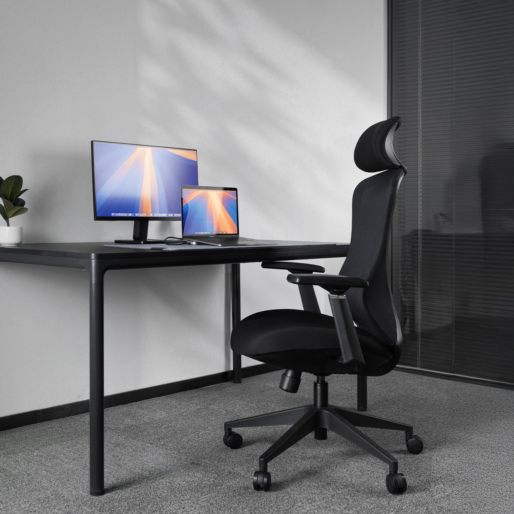 pinnacle office chair and desk setup